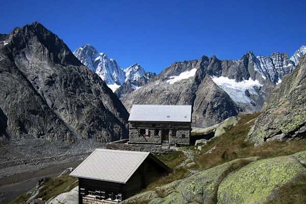 Die Lauteraarhütte in den Berner Alpen im Kanton Bern (Schweiz)