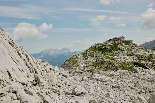 Die Von-Schmid-Zabierow-Hütte in Sicht.