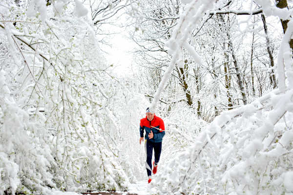 Ein plötzlicher Wintereinbruch im April im Leithagebirge auf dem Weg zum Sonnenstein 