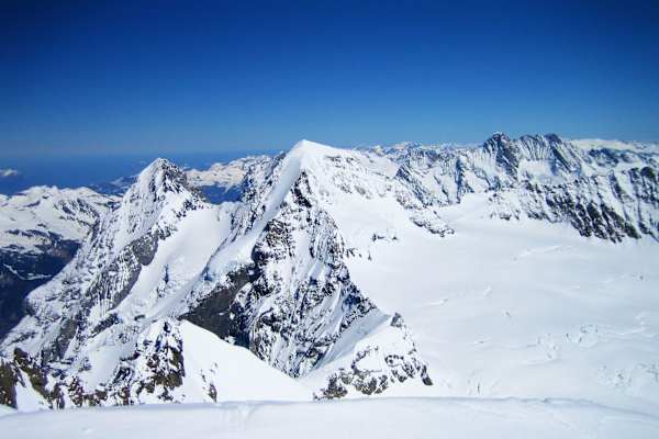 Blick von der Jungfrau zum Mönch in den Berner Alpen