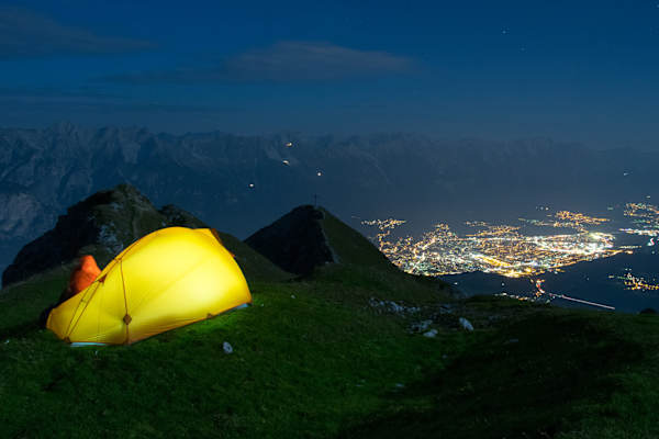 Zelt auf der Nockspitze, hoch über Innsbruck