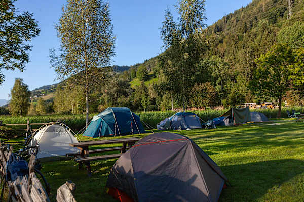 Das Panorama Camp Zell am See bietet auch für reine Zelturlauber ausreichend Platz.