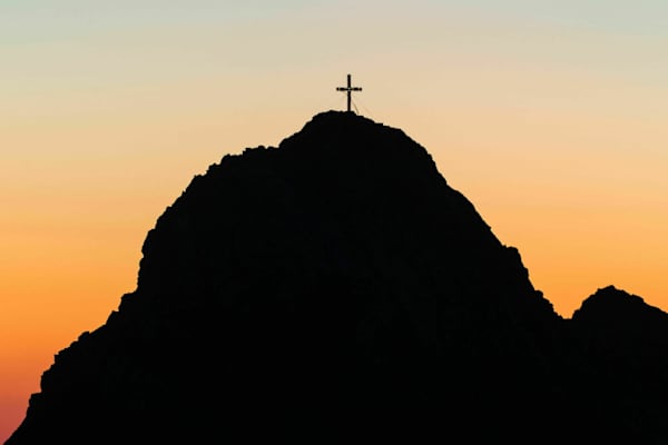Stimmungsvolles Licht mit Blick auf die St. Gallener-Spitze im Gesäuse