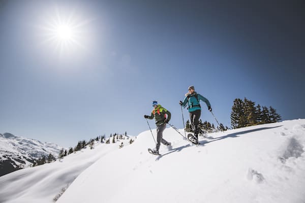 Im Rahmen der Schneeschuhwanderwochen kann man in den schönen Wintersport Schneeschuhwandern rein schnuppern.