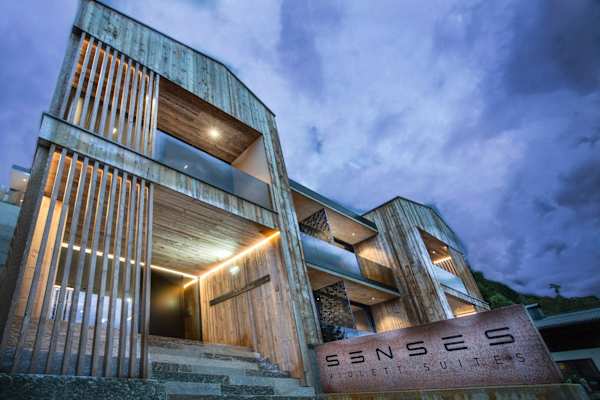 Senses Violett Suites - Aussenansicht