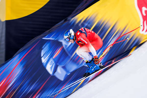 Marco Odermatt bei der Hahnenkamm-Abfahrt 2025 in Kitzbühel