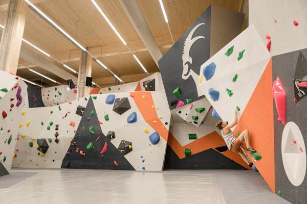 Hier findet man rund 1.200m² Boulderfläche.