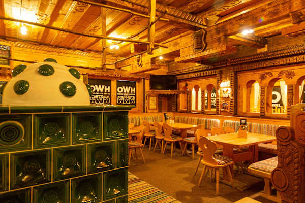 Im innren gemütlich und urig, Onkel Willy's Hütte.