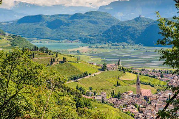 Panoramablick über Kaltern bis hin zum Kalterer See.