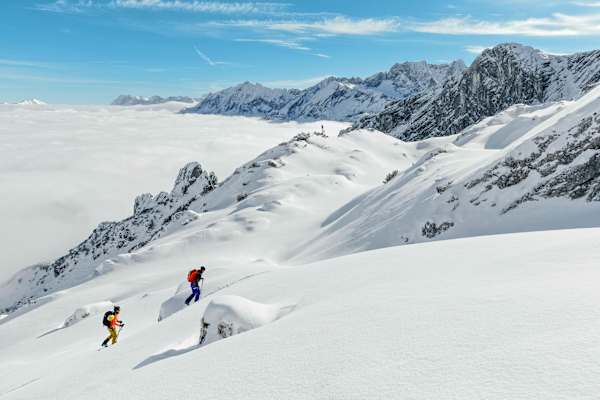 Skitourengeher auf der Alpspitz