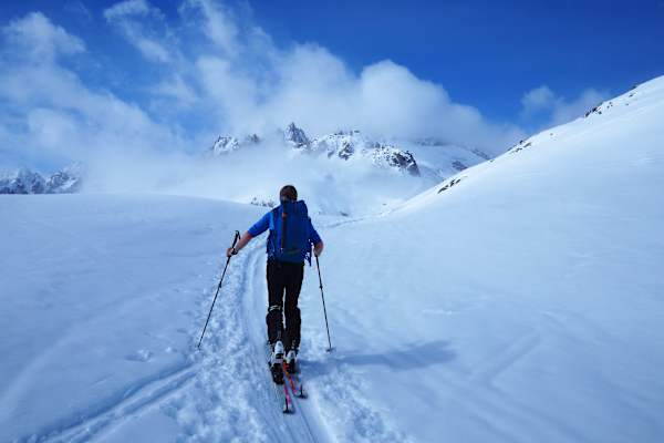 Skitour: Zustieg zur Albert-Heim-Hütte in den Urner Alpen in der Schweiz