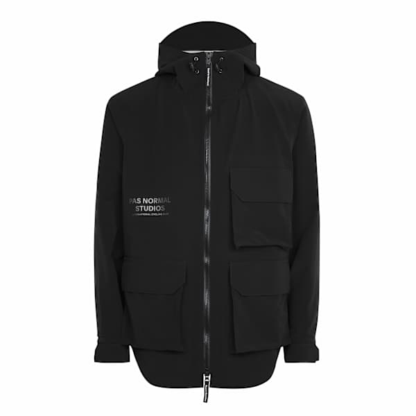 Egal ob ihr auf dem Rad dem Regen trotzen wollt oder einfach nur durch die Stadt bummelt, die schicke Off Race Shield Jacket von Pas Normal Studios ist dein täglicher Begleiter