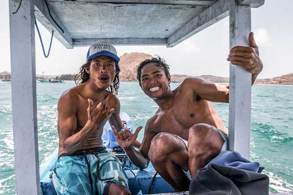 Mit den Locals geht's zu den besten Surfspots der Südküste