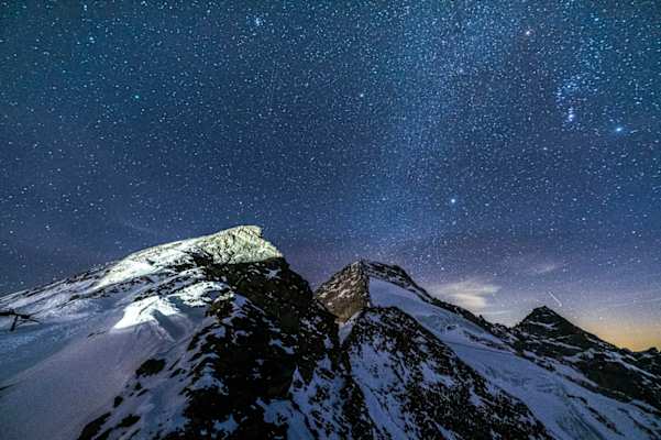 Berge unter Sternen