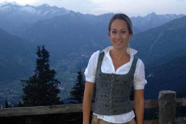 Bianca Schwarzjirg beim Wandern