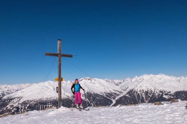 Der Gipfel des Piz Chavalatsch ist erreicht: Er gilt als einer der schönsten Aussichtsberge im Vinschgau