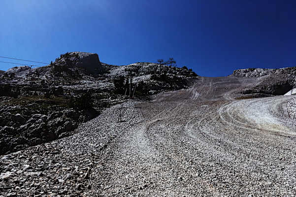 Wilde Pyrenäen: Vergewaltigte Landschaft im Skigebiet La-Pierre-St-Martin