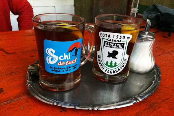 Cabana Bărcaciu: Tee aus Bergkräutern