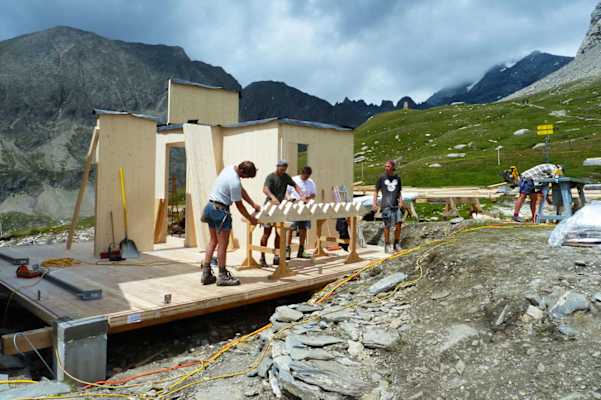 Tischlerwerkstatt auf 2.664 m für den Zubau der Salmhütte