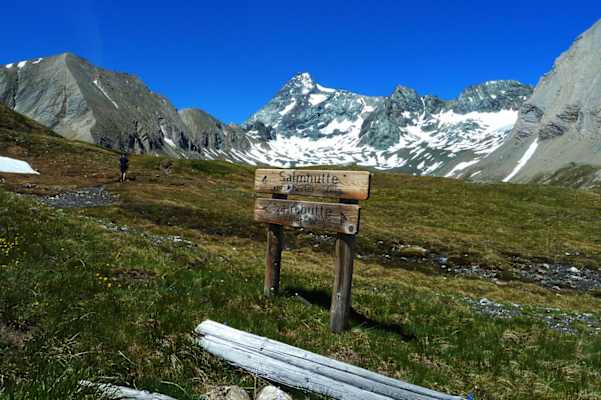 Beschilderung der Zustiege zur Salmhütte im Nationalpark Hohe Tauern in Kärnten