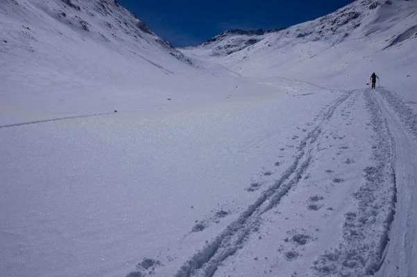 Einsam und flach geht´s dahin am Niederjochferner