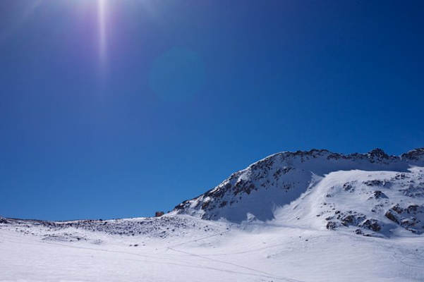 Da grüßt sie her, die Similaunhütte am Niederjoch