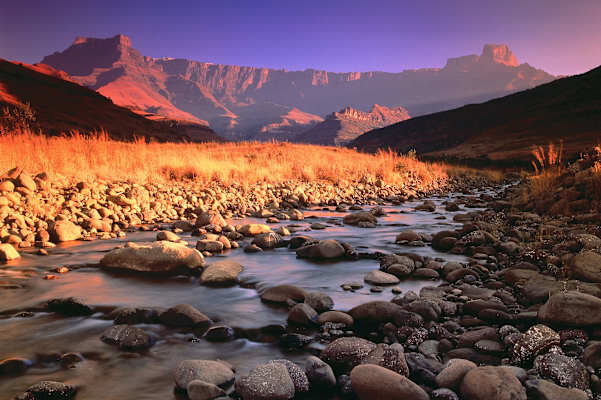 Tugeta-Fluß im Ukhahlamba-Drakensberg-Park in Südafrika
