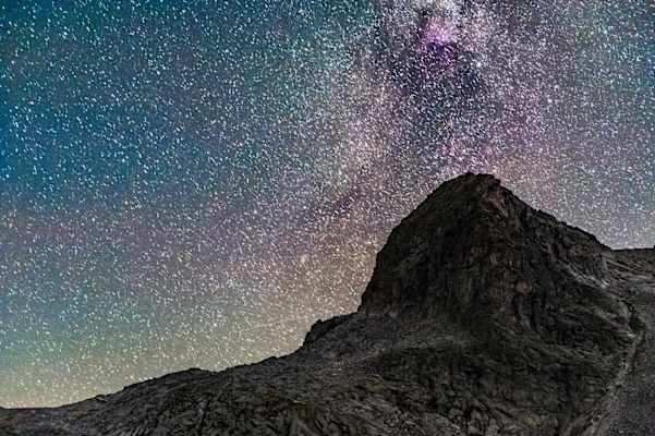 Millionen von Sterne über den Blocksteinhalten der Hohen Fürleg 