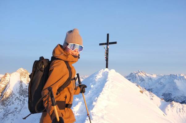 Nina Gigele bei Sonnenaufgang am Trittfkopf
