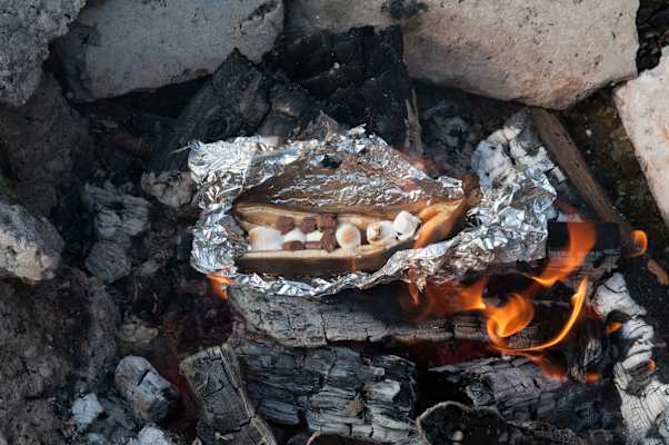 Gefüllte Banane aus der Glut