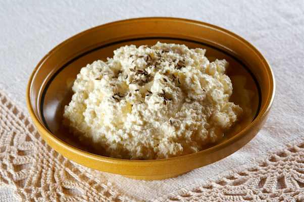 Lokale Köstlichkeiten, wie etwa Mohot, sollte man versuchen.