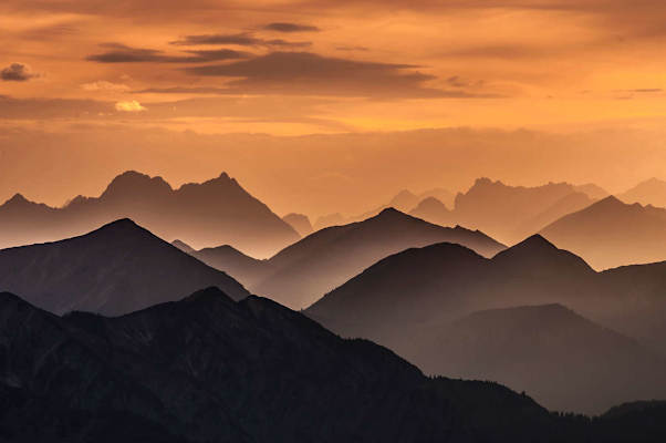 Karwendelspitze und Wettersteingebirge im Abendrot
