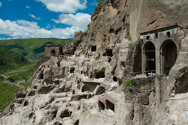 Die Höhlenstadt Vardzia im Süden Georgiens