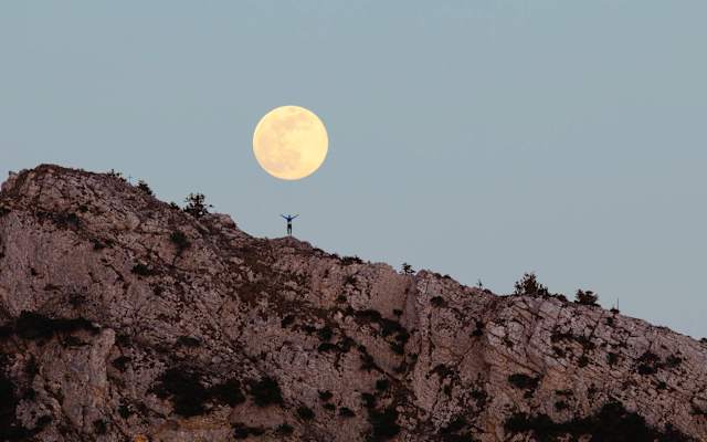 Vollmond über dem Stuhlwandgrat in den Allgäuer Bergen