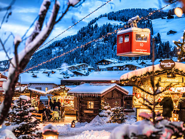 Weihnachtsdorf in Wolkenstein, Südtirol.