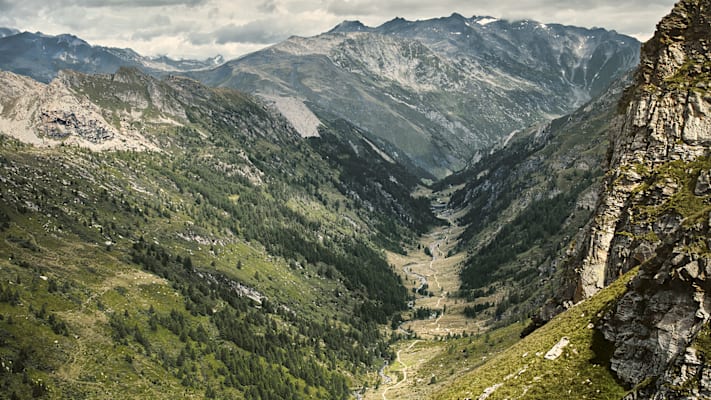 Ein Weitblick über die Täler.