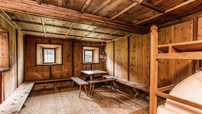 Bezirk Lienz: Stube des Alten Segger Hofs aus Kartisch in Osttirol