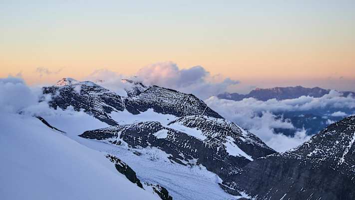 Sonnenaufgang von der Erzog-Johann Hütte