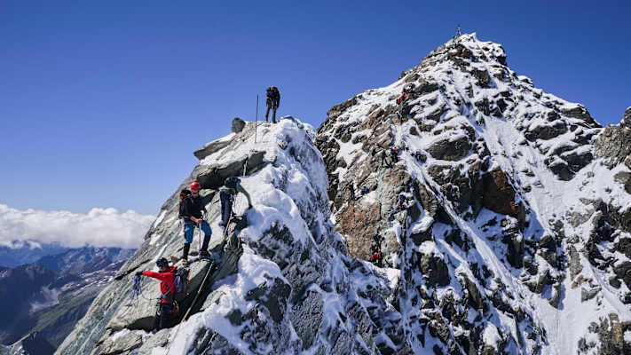 Hinter dem Kleinglockner staut es sich am Engpass zum Gipfel des Großglockners