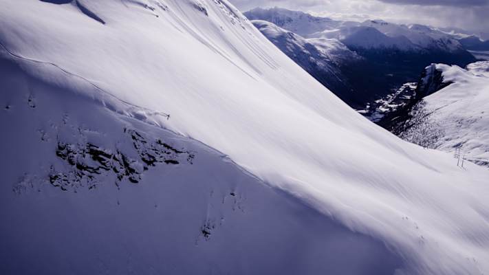 OMVEGEN TIL HELVETESTINDEN