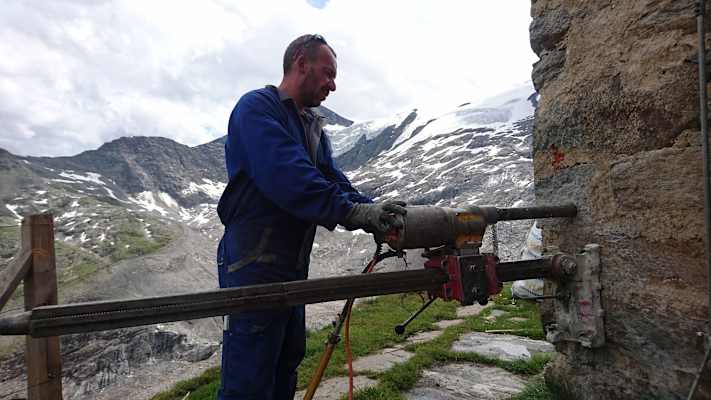 Auch an der Außenfassade war viel zu tun.