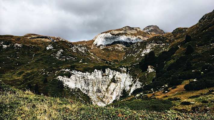 Alpenüberquerung: Blick in die Tessiner Berge