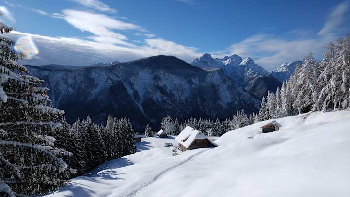 Skitour auf den Dovška Baba in Slowenien: Blick auf die Julischen Alpen