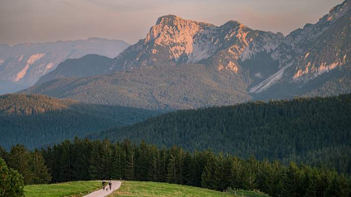 Abenteuer auf zwei Rädern – Gemeinsam die Natur auf idyllischen Radwegen erkunden.