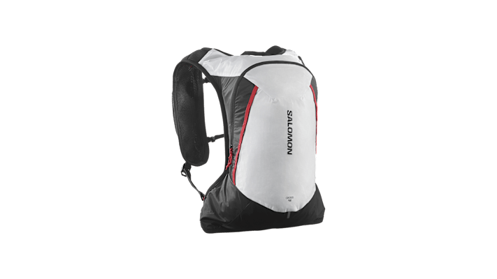 Der Cross 12 Rucksack wurde von den beliebten Trailrunning-Rucksäcken von Salomon inspiriert.