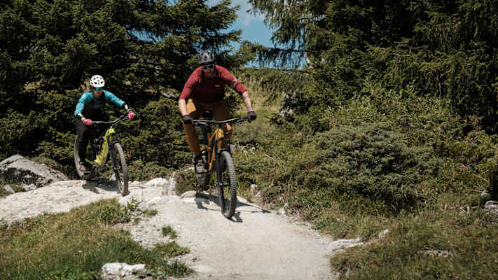 Von flowig bis technisch – in Laax erwartete die Familie Seitter abwechslungsreiches Trailvergnügen.