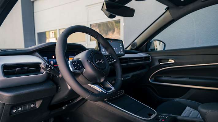 Der Innenraum des Jeep® Avenger 4xe.