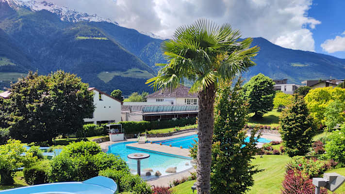 Das Erlebnisbad Naturns im Sommer.