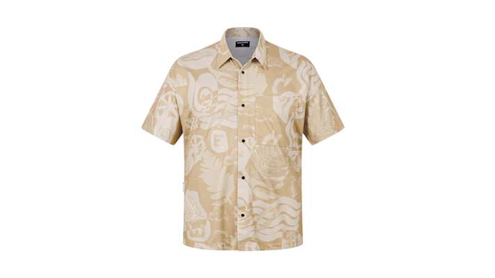 Zu sehen ist das AllTrack Ride K/A Resort Shirt von Endura in der Farbe Sand.