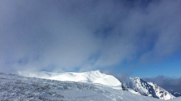 Alpines Flair: Gipfelblick vom Waxriegel auf 1.888 m am Schneeberg